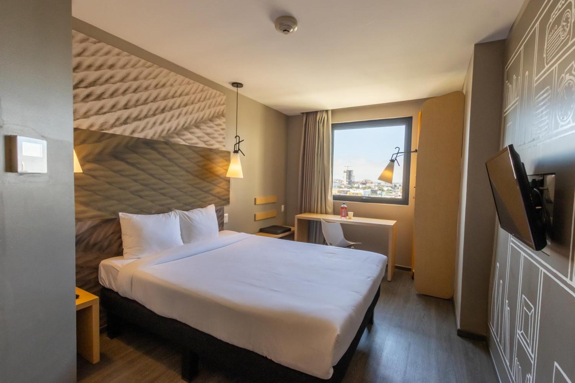 Ibis Tijuana Hotel Exterior photo